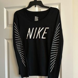 Nike women’s medium athletic cut dri-fit long sleeve top